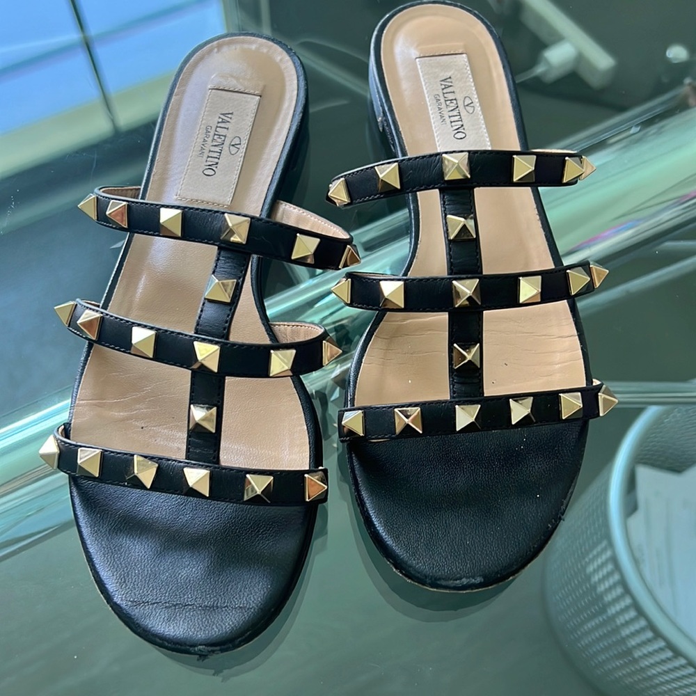 Valentino Stud flats black leather